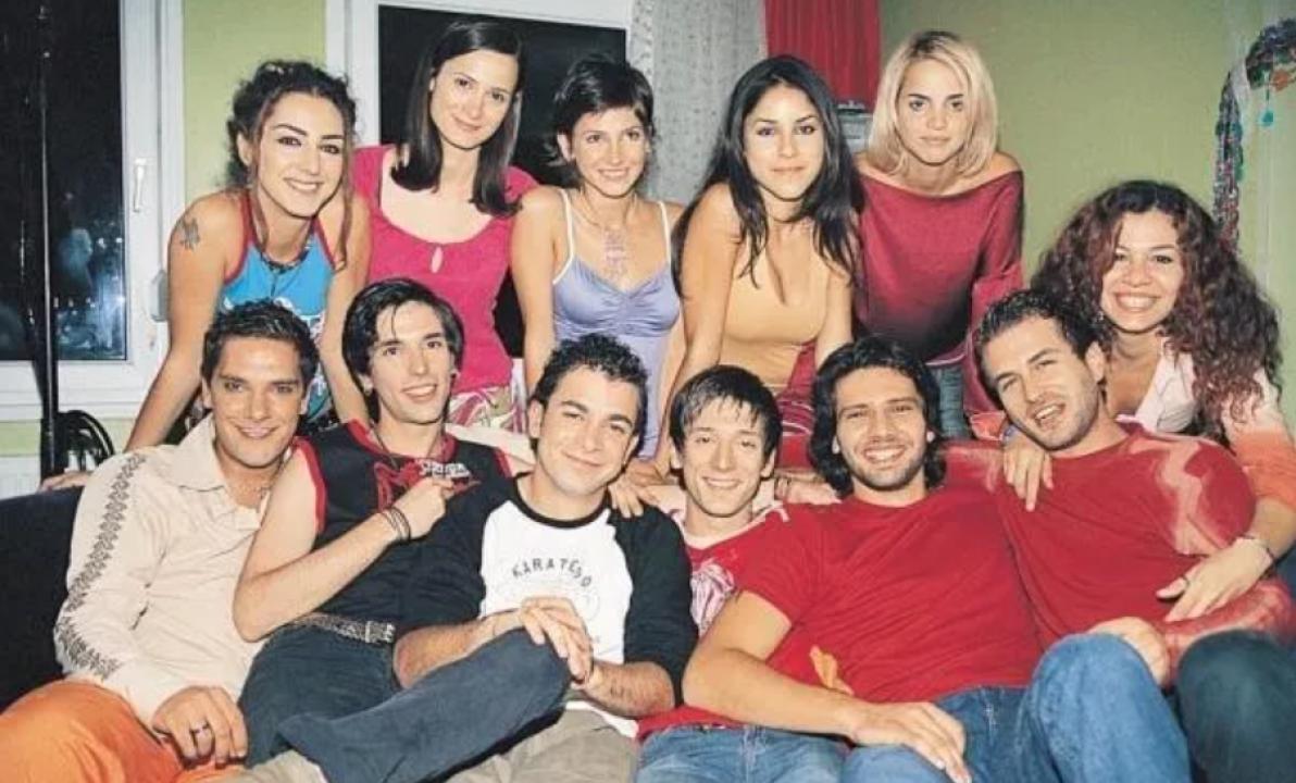 شاهد مسلسل جامعة المشاغبين الحلقة 43 مدبلجة للعربية HD