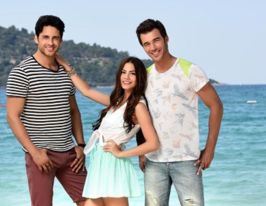 شاهد مسلسل رائحة الفراولة مترجم